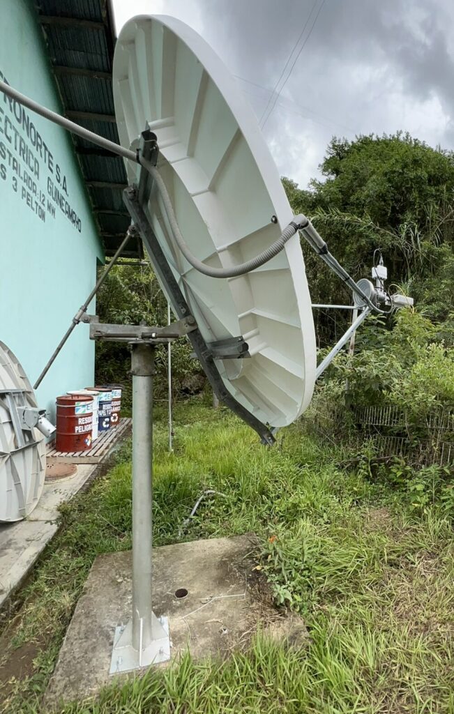 Antena Satelital para servicios de internet.